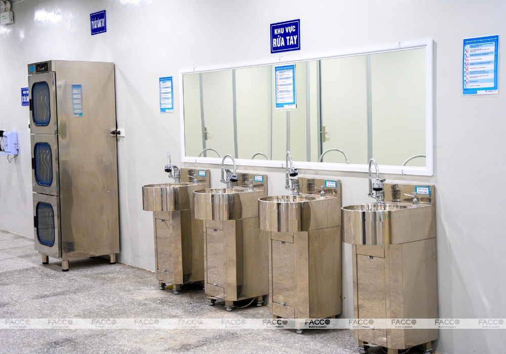 Không gian nhà máy cần sạch sẽ, dễ vệ sinh